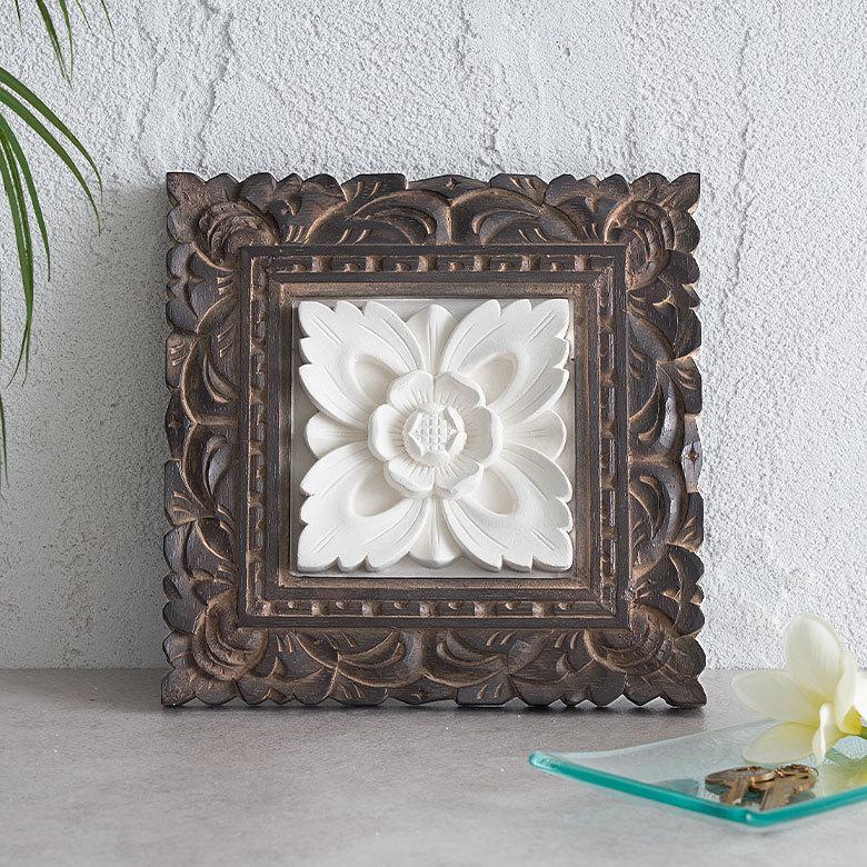 ストーン レリーフ 彫刻 木彫りフレーム付きフラワーモチーフ 20×20cm