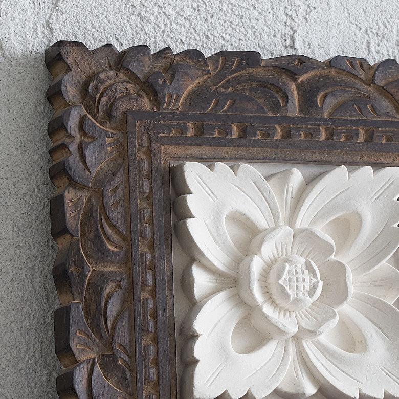 ストーン レリーフ 彫刻 木彫りフレーム付きフラワーモチーフ 20×20cm