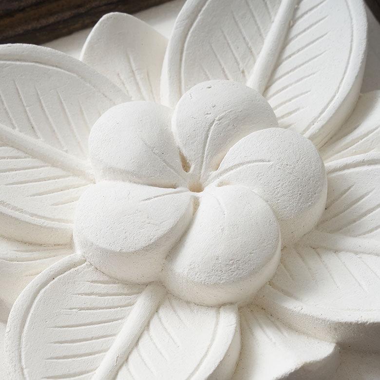 木彫りフレーム付きプルメリアモチーフのストーン レリーフ 彫刻 20