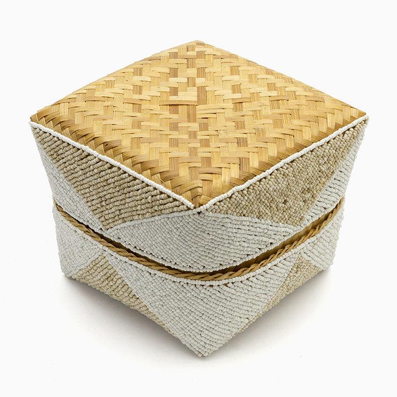 ソカシ ビーズ製 ダイヤ柄 20×20cm 白×ベージュ 13535-l |  | 06