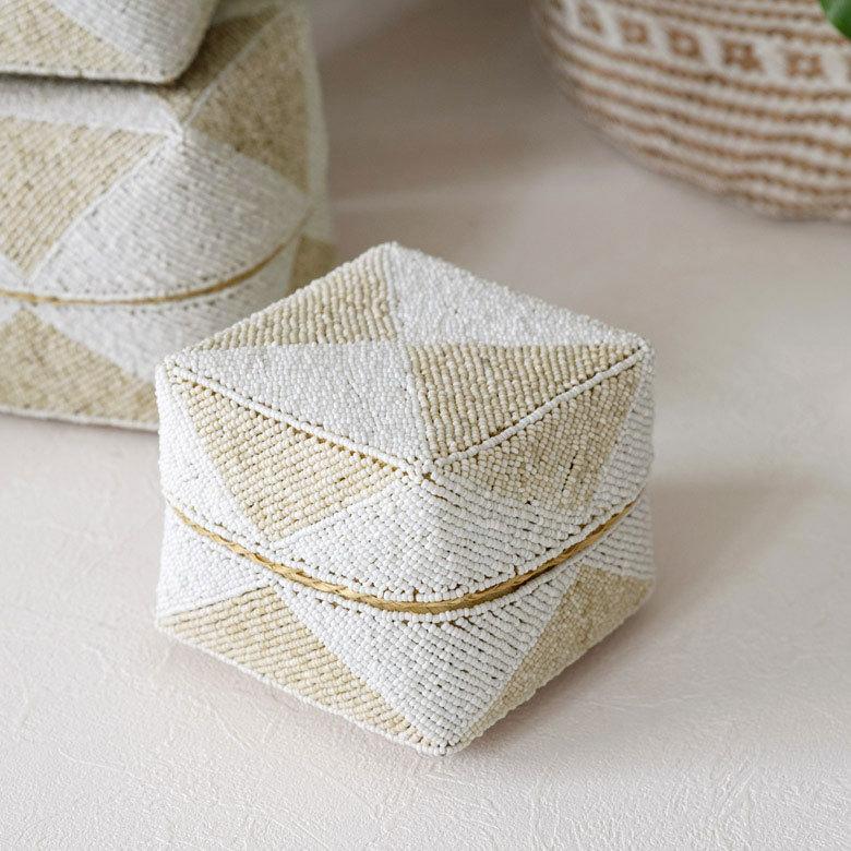 ソカシ ビーズ製 ダイヤ柄 16×16cm 白×ベージュ 13535-m |  | 15