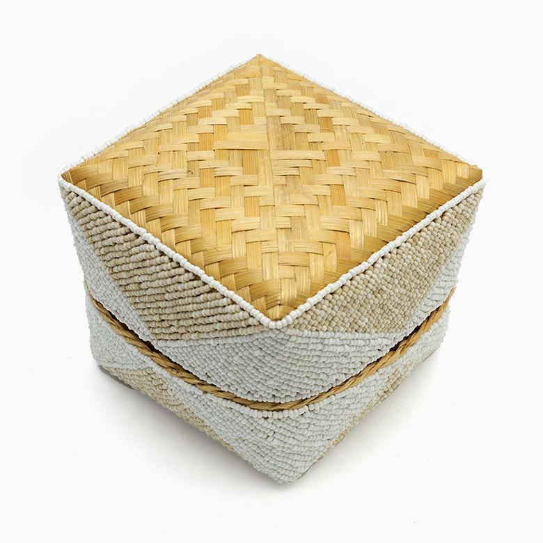 ソカシ ビーズ製 ダイヤ柄 16×16cm 白×ベージュ 13535-m |  | 06