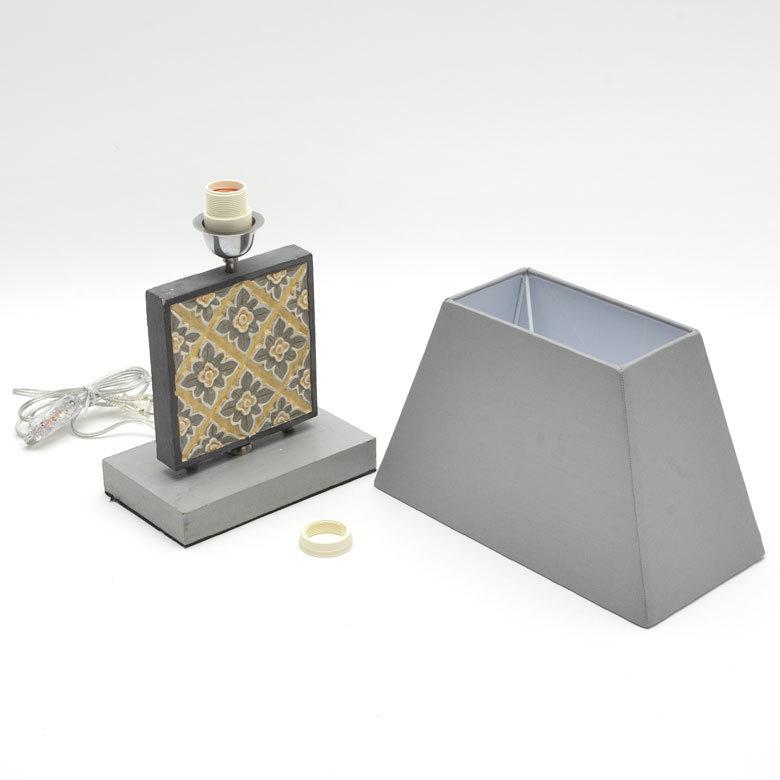 テーブルランプ コットンシェード 木彫り風スタンド イエローフラワー