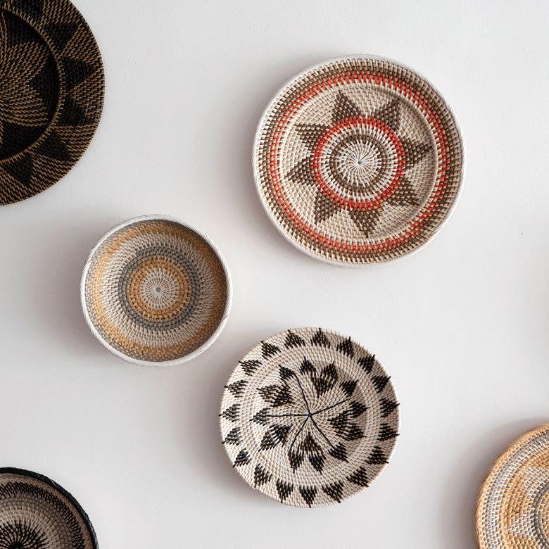 壁掛けトレイ ウォールデコレーション ラタン製 円形 編み込みデザイン トレイバスケット 径約35cm 深さ5cm 13833 |  | 19