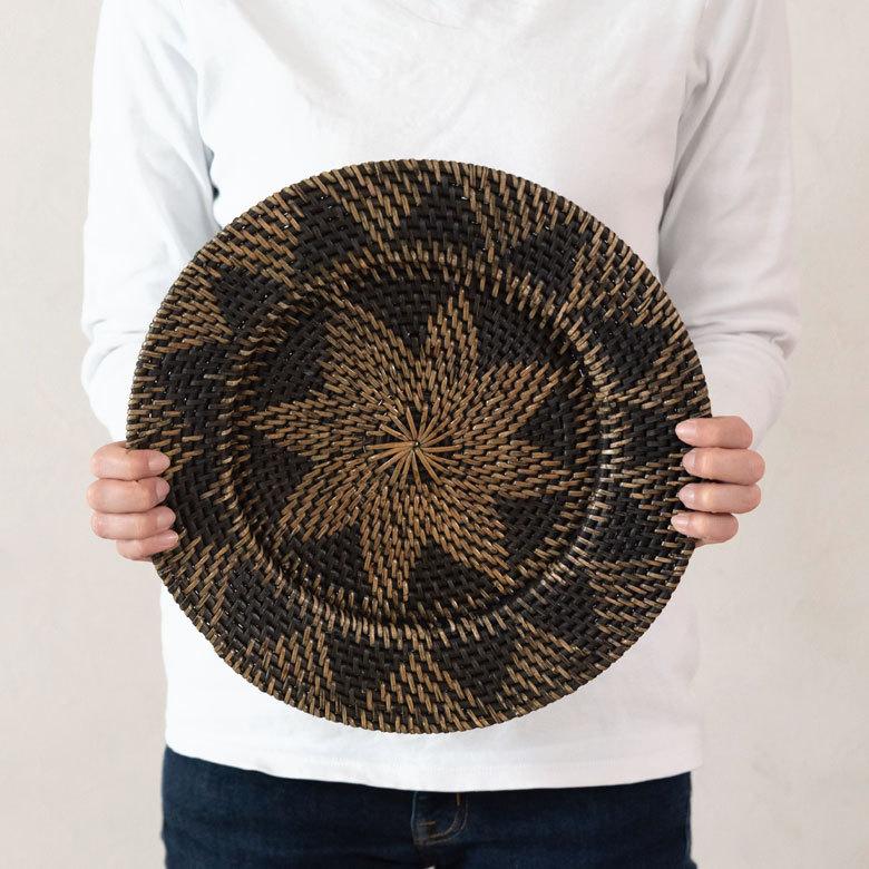 壁掛けトレイ ウォールデコレーション ラタン製 円形 編み込みデザイン トレイバスケット Mサイズ 径約30cm 深さ6cm 13836 |  | 03