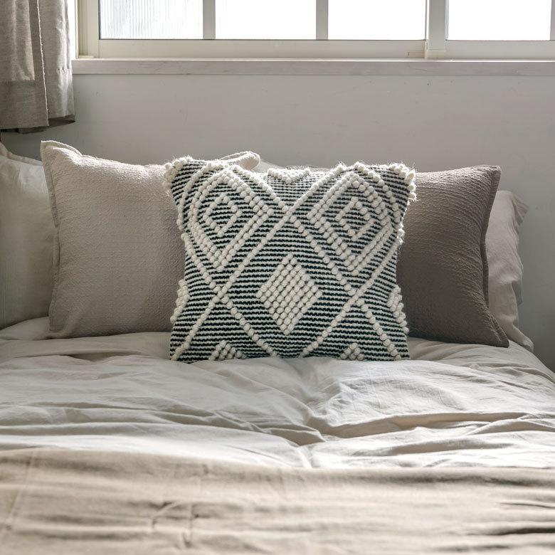 クッションカバー インド グレー モノトーン 幾何柄 ジオメトリック ダイヤ柄 Raha ラーハ 34485-bk |  | 15