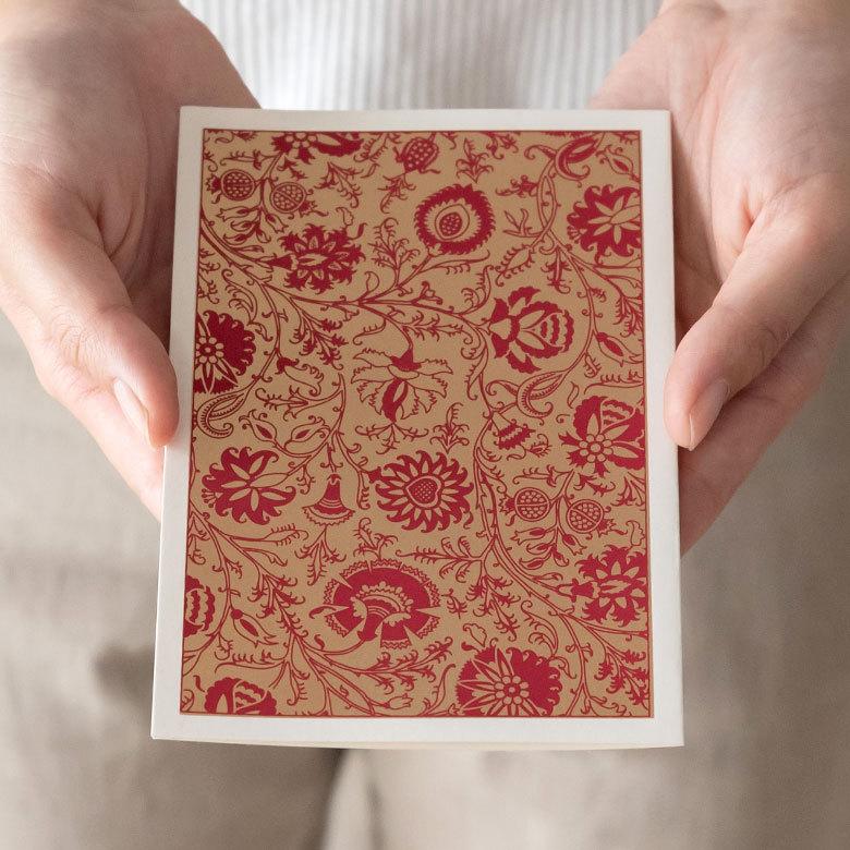メール便対応 メッセージカード 花柄 赤×ゴールド インド 見開き 2つ折り 長方形 15.2cm 10.2cm 34538 |  | 10