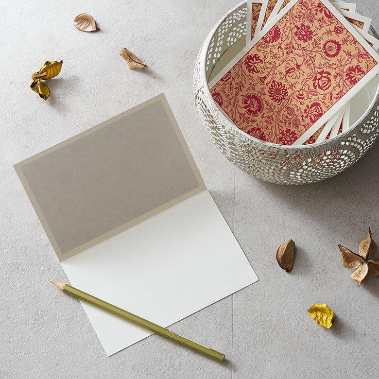メール便対応 メッセージカード 花柄 赤×ゴールド インド 見開き 2つ折り 長方形 15.2cm 10.2cm 34538 |  | 11