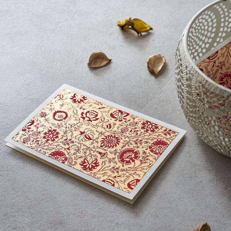 メール便対応 メッセージカード 花柄 赤×ゴールド インド 見開き 2つ折り 長方形 15.2cm 10.2cm 34538 |  | 05