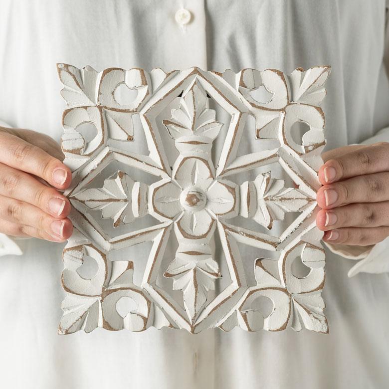 木彫り レリーフ 彫刻 クロス ホワイト 壁掛け カービング アート