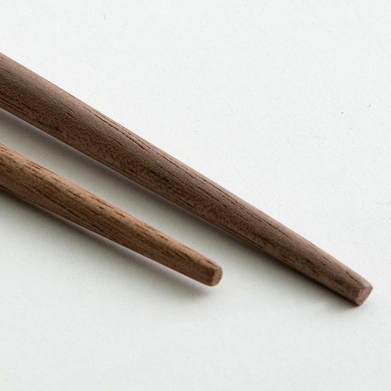 メール便対応 お箸 箸 木 天然木 ウォルナット ひねり ダークブラウン ナチュラル W 0.7cm D 23cm H 0.7cm 5127 |  | 08