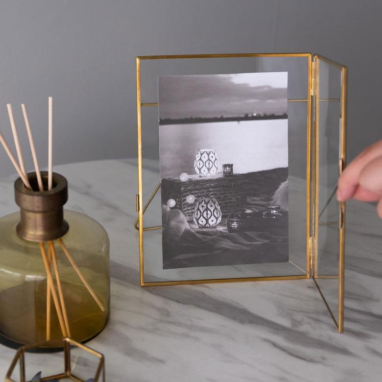 フォトフレーム 2L判 縦置き ガラスと真鍮 ガラスケース アクセサリー収納 67051 |  | 01