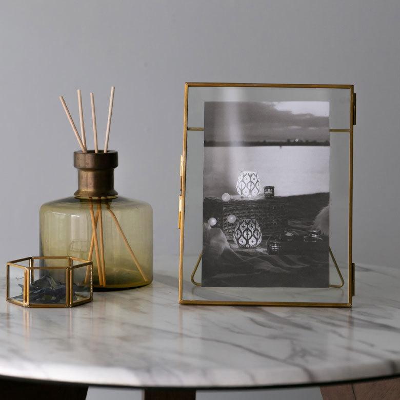 フォトフレーム 2L判 縦置き ガラスと真鍮 ガラスケース アクセサリー収納 67051 |  | 08