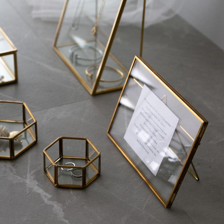 フォトフレーム 横置き ガラスと真鍮 ガラスケース ハガキサイズ 67052 |  | 05