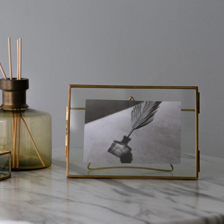 フォトフレーム 横置き ガラスと真鍮 ガラスケース ハガキサイズ 67052 |  | 08