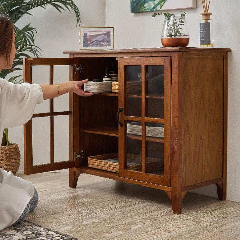 ティンバー キャビネット リビングチェスト チェスト 木製 ガラス扉 天然木 W 80cm D 40cm H 75cm ブラウン 収納家具 リビング収納 おしゃれ 北欧 シンプル 棚 |  | 01