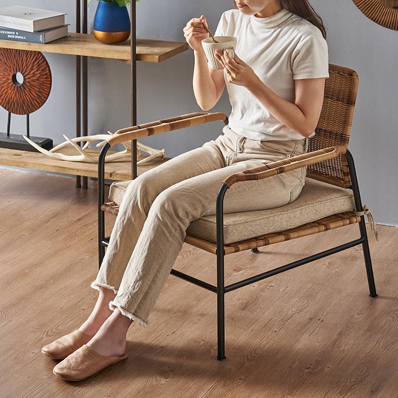 チェア パーソナル リビング ラタン風 ベージュ 座面高 30cm シンプル 家具 インテリア アーム 1人 掛け 1P 用 リゾート おしゃれ 北欧 アジアン 91585 | 東谷 | 07