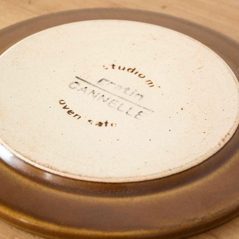 中皿 21.3cm 陶器製 グラタン皿 受け皿 電子レンジ・オーブン使用可 白 カラメル 92083 |  | 09