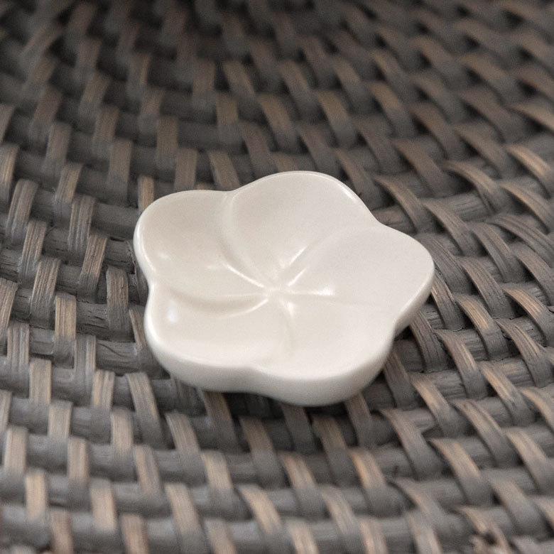 箸置き プルメリアモチーフ 一輪タイプ 3.9cm ホワイト グリーン 陶器製 pl1-668 |  | 17