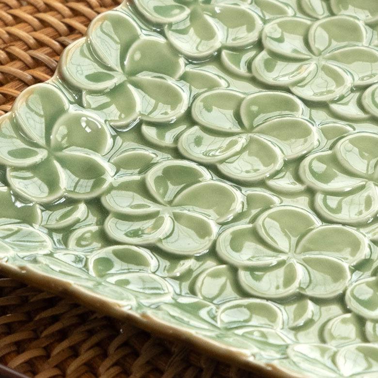 スクエアプレート プルメリアモチーフ Mサイズ 17.8cm角 ホワイト 陶器製 pl10-668 |  | 06