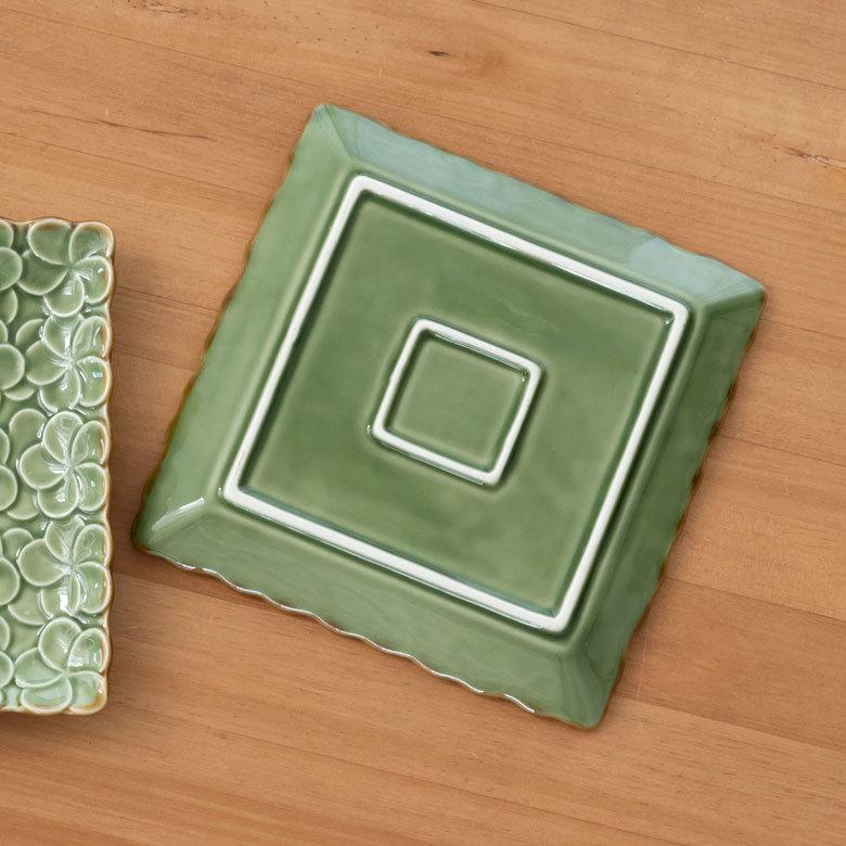 スクエアプレート プルメリアモチーフ Mサイズ 17.8cm角 ホワイト 陶器製 pl10-668 |  | 09