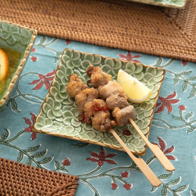 スクエアプレート プルメリアモチーフ Sサイズ 12.3cm角 ホワイト 陶器製 pl11-668 |  | 12