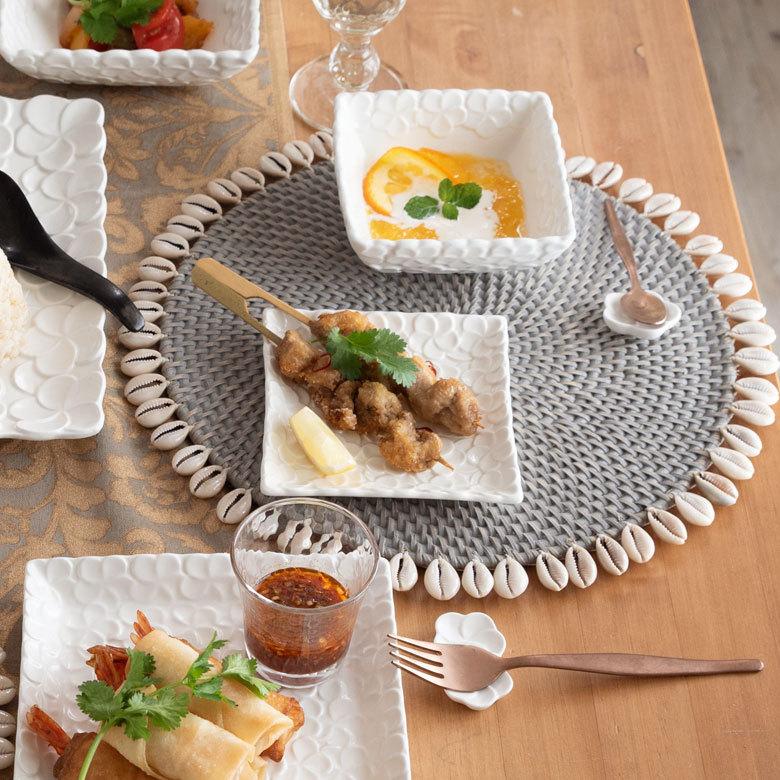 スクエアプレート プルメリアモチーフ Sサイズ 12.3cm角 ホワイト 陶器製 pl11-668 |  | 15