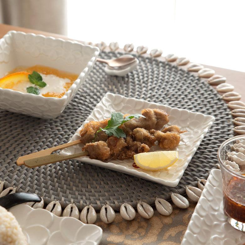 スクエアプレート プルメリアモチーフ Sサイズ 12.3cm角 ホワイト 陶器製 pl11-668 |  | 17