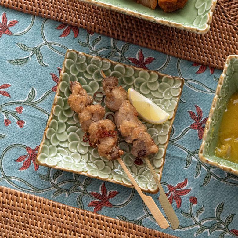 スクエアプレート プルメリアモチーフ Sサイズ 12.3cm角 ホワイト 陶器製 pl11-668 |  | 18