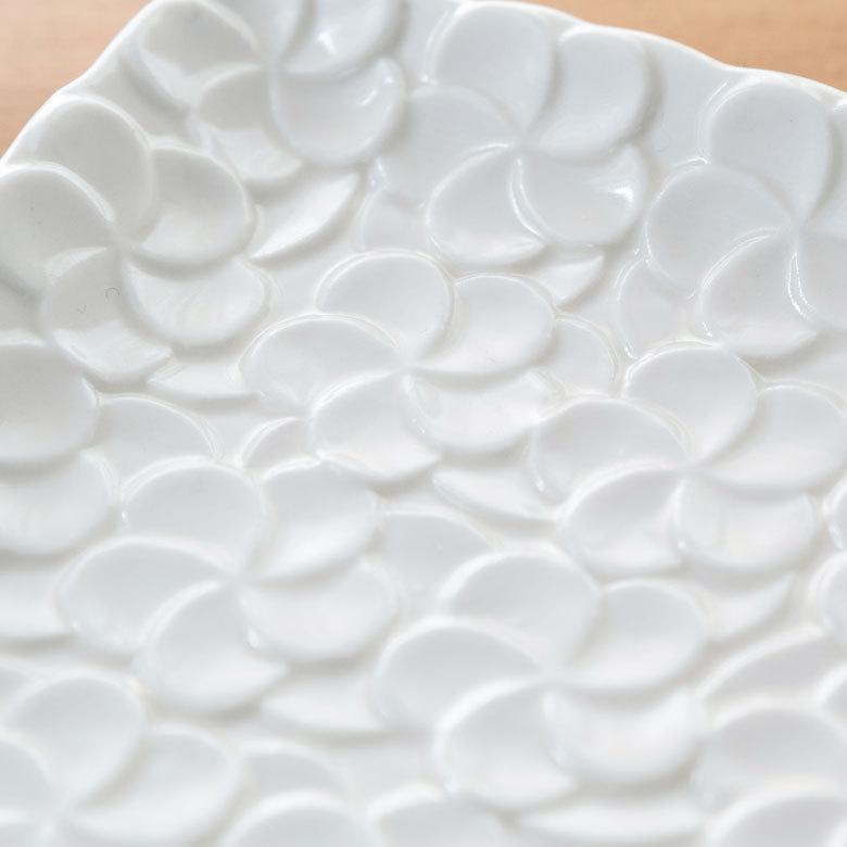 スクエアプレート プルメリアモチーフ Sサイズ 12.3cm角 ホワイト 陶器製 pl11-668 |  | 06