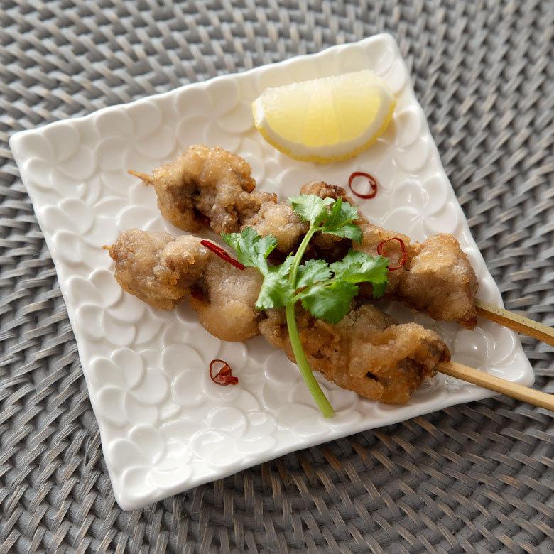 スクエアプレート プルメリアモチーフ Sサイズ 12.3cm角 ホワイト 陶器製 pl11-668 |  | 07