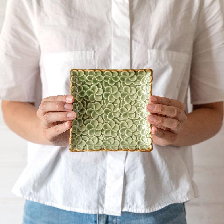 スクエアプレート プルメリアモチーフ Sサイズ 12.3cm角 ホワイト 陶器製 pl11-668 |  | 10