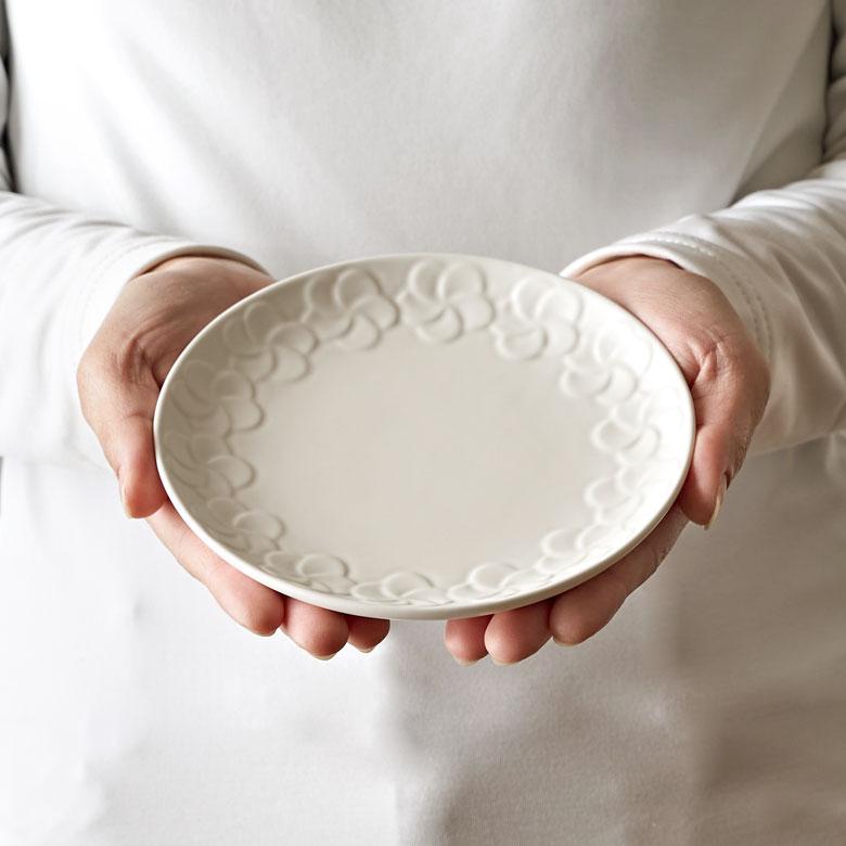 プレート プルメリア 丸皿 径 15cm ホワイト 陶器 食器 お皿 平皿 中皿