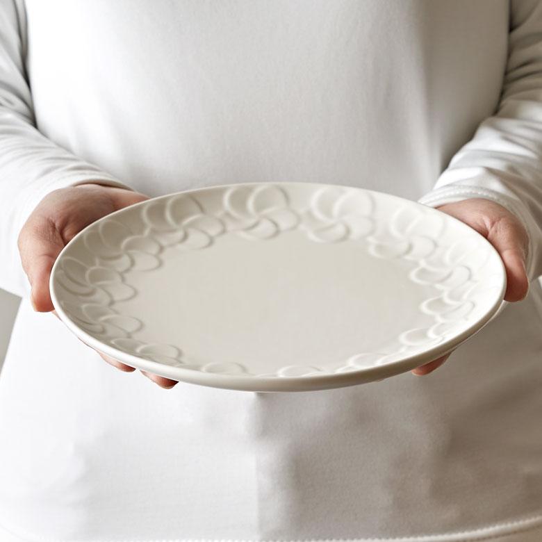 プレート プルメリア 丸皿 径 21cm ホワイト 陶器 食器 お皿 平皿 中皿