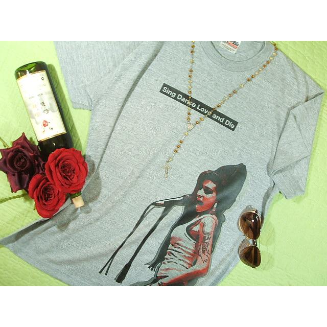 Amy エイミー・ワインハウスのＴシャツ【土日も発送】ロックＴシャツ 夭折 女性ロックシンガー Rock T-shirt Tシャツ イギリス 27club 送料無料 ラッピング無料 | 