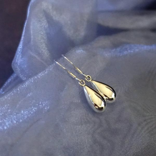 ansil シルバー925 揺れるピアス アレルギー対応 ドロップ