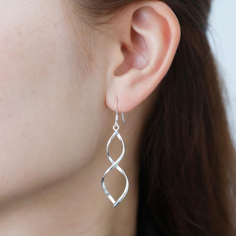 ansil（アンシル） 揺れるピアス ロングツイスト シルバー925