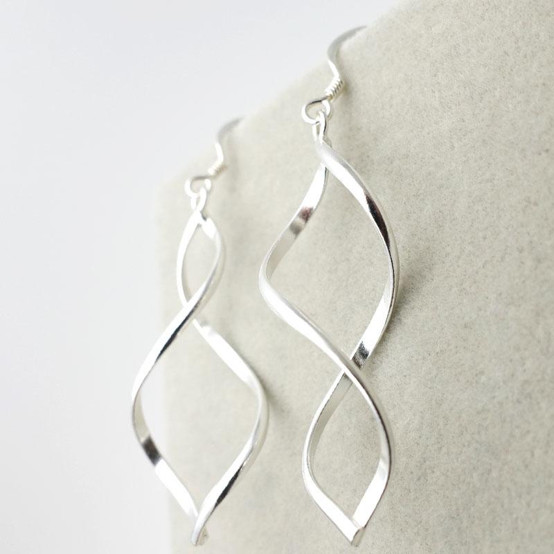 ansil 揺れるピアス ロングツイスト シルバー925 アレルギー対応