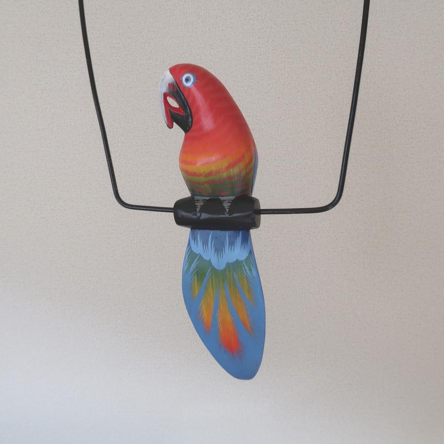 カラフルオウムの吊り下げ木彫り コンゴウインコ 55cm レッド リゾート 