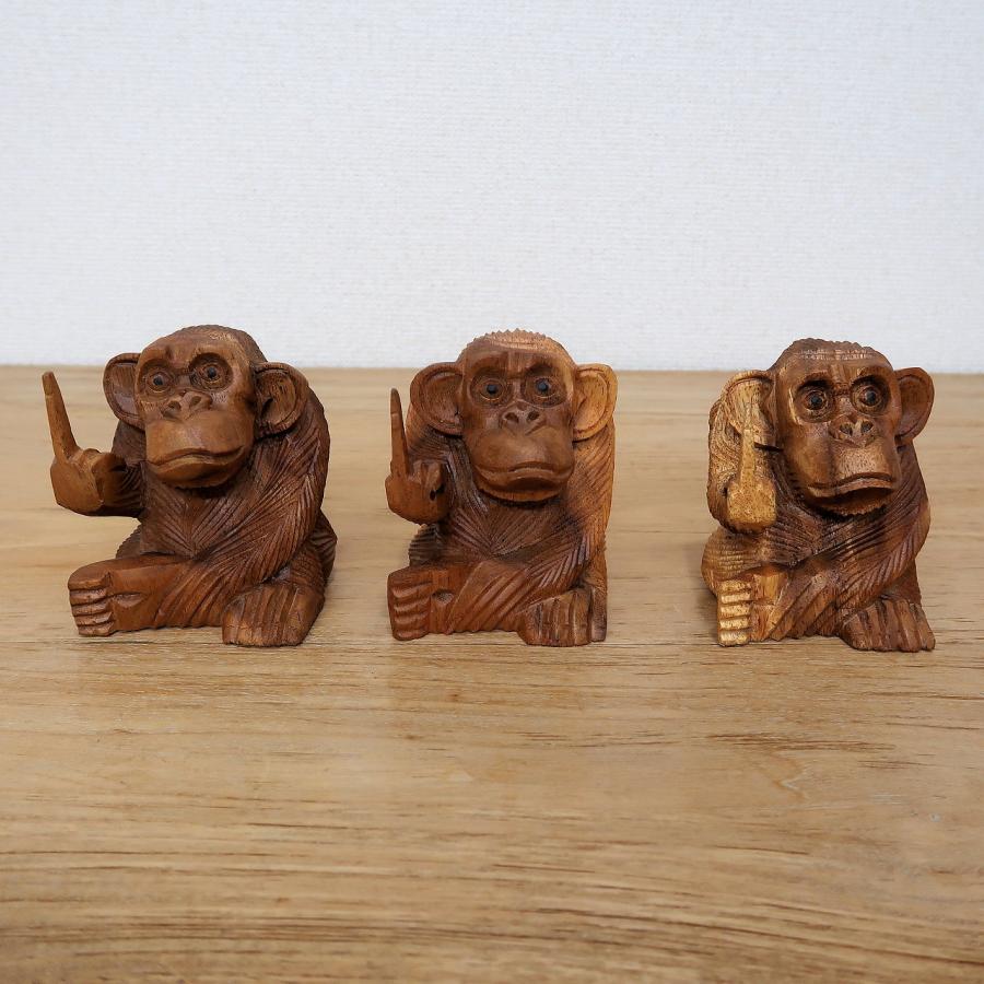 ファッキン モンキー 中指おっ立て猿の木彫り 10cm お猿の置物