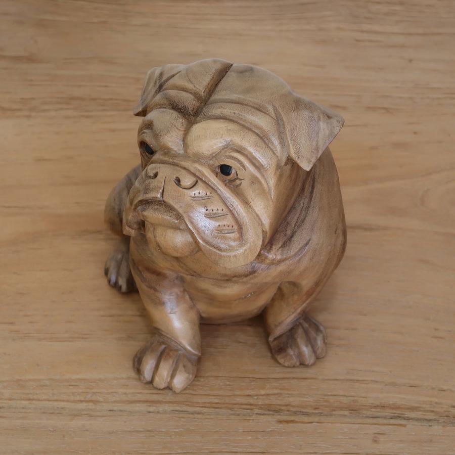 ブルドッグの木彫り 座像 20cm 木製 犬の置き物 オブジェ オーナメント