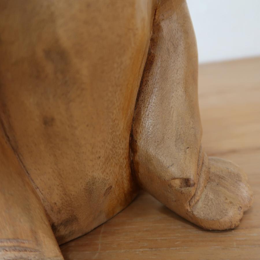 ブルドッグの木彫り 座像 25cm 木製 犬の置き物 オブジェ オーナメント