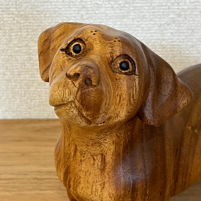 ミニチュアダックスフンドの木彫り 33X13X21 立像 木製 彫刻 犬の