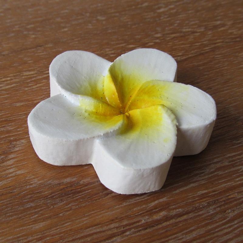 プルメリアの花の木彫りの造花 5cm お花のデコレーション 【メール便OK 