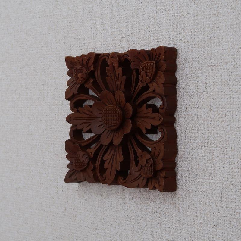 花の木彫りの壁掛けレリーフ 四角形 17X17 木製マホガニ無垢材 花の木彫りの壁掛けレリーフ 四角形 17X17 木製マホガニ無垢材