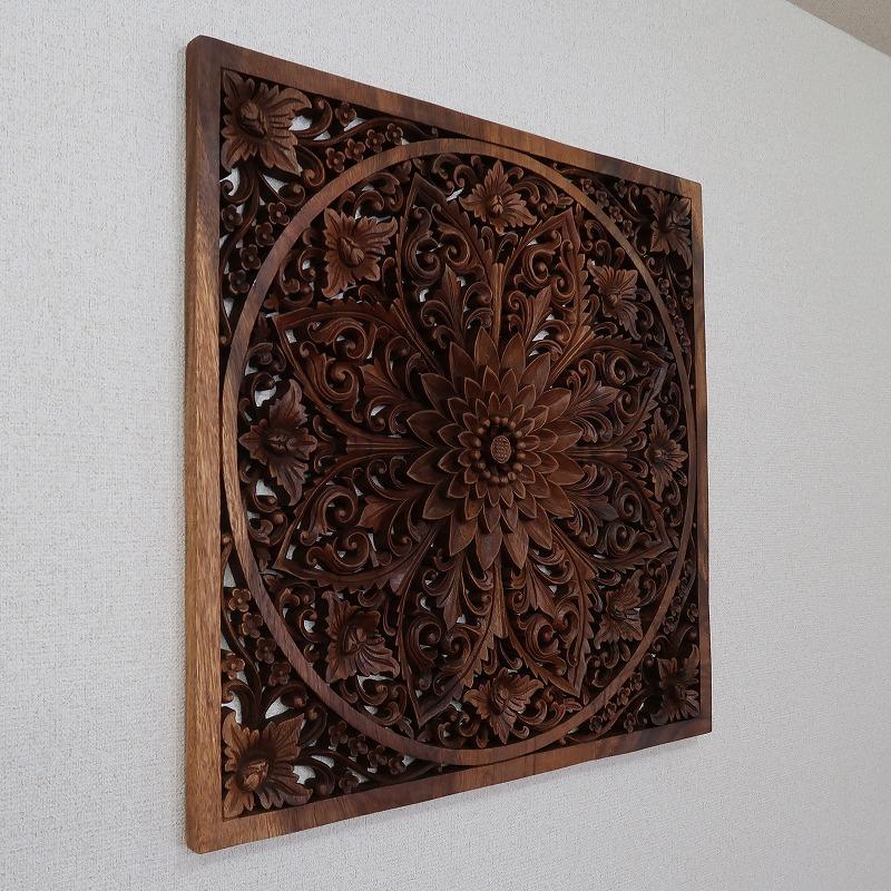 花の木彫りの壁掛けレリーフ 60X60 スワール無垢材 【壁掛けタペストリー 壁飾り ウォールアート 木彫り彫刻】YSA-050784の画像