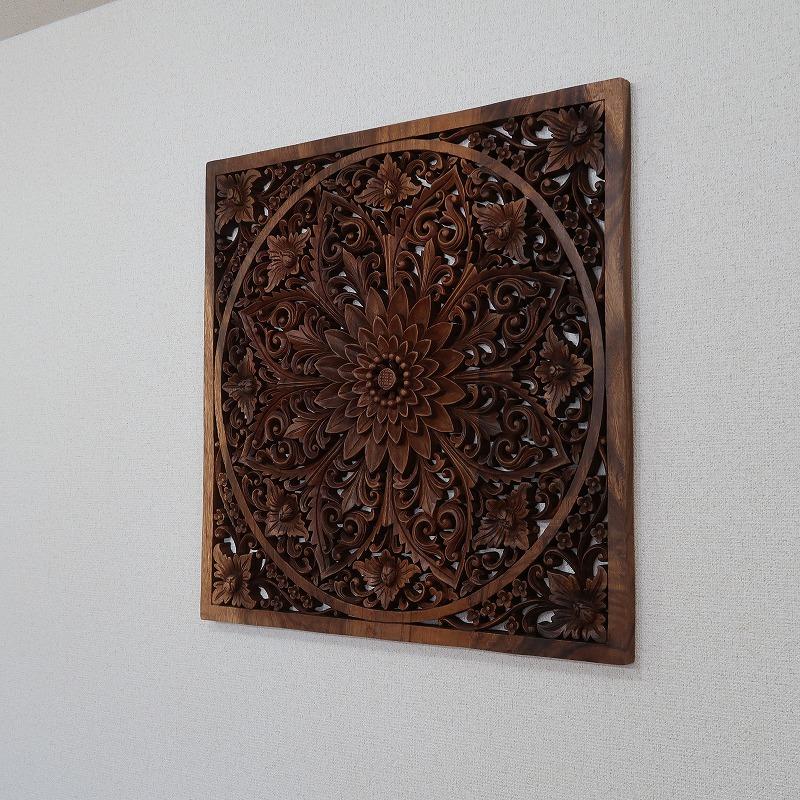 花の木彫りの壁掛けレリーフ 60X60 スワール無垢材 【壁掛けタペストリー 壁飾り ウォールアート 木彫り彫刻】YSA-050784の画像