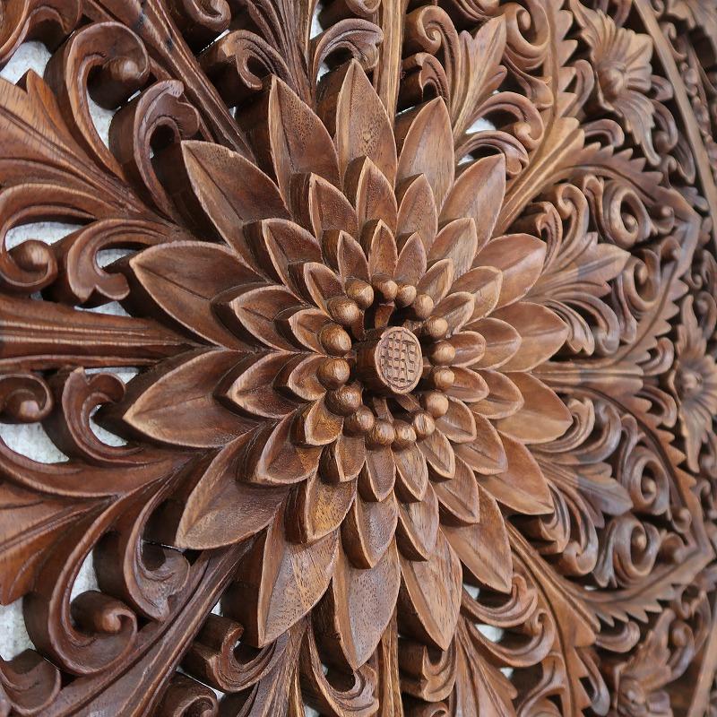 花の木彫りの壁掛けレリーフ 60X60 スワール無垢材 【壁掛けタペストリー 壁飾り ウォールアート 木彫り彫刻】YSA-050784の画像