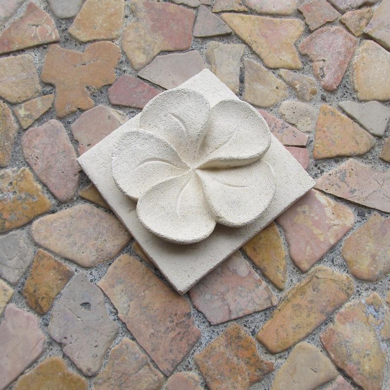 プルメリア パラスストーン タイル 10cmX10cm【リゾート 花 石彫り彫刻