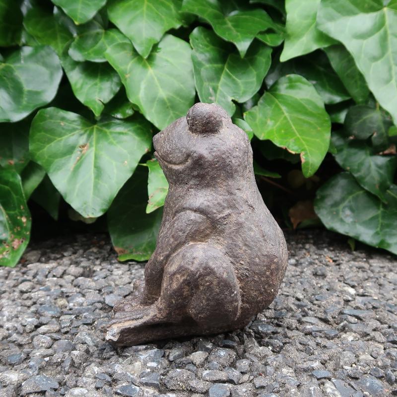 イボ蛙の石像風の置物 コンクリート製 かえる 庭石 庭園 飾り ガーデニング カエルの石像 コンクリート Sサイズ 13cm アンティーク調 カエルの置物